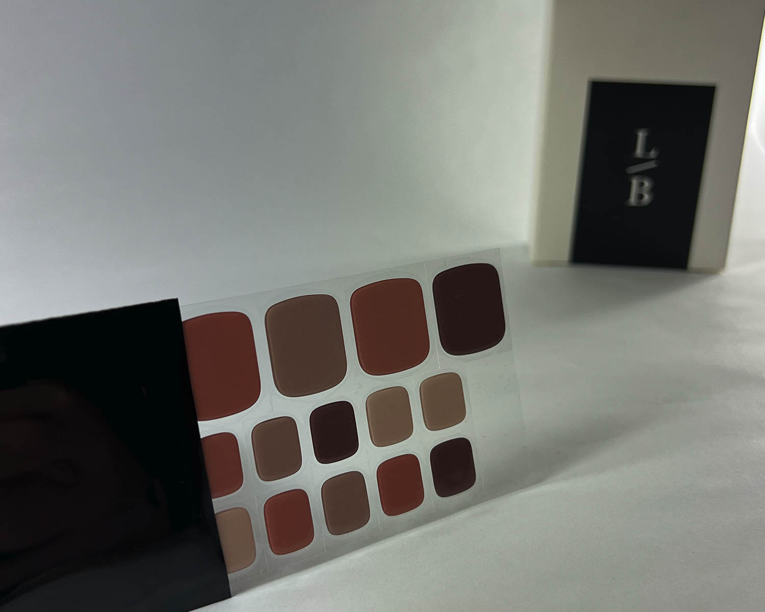 La-Bek_0001_Berry-mixed-semi-cured-gel-nails-toes-mock2