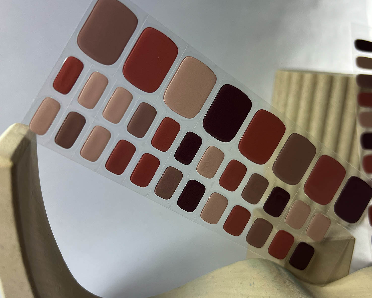 La-Bek_0000_Berry-mixed-semi-cured-gel-nails-toes-mock3