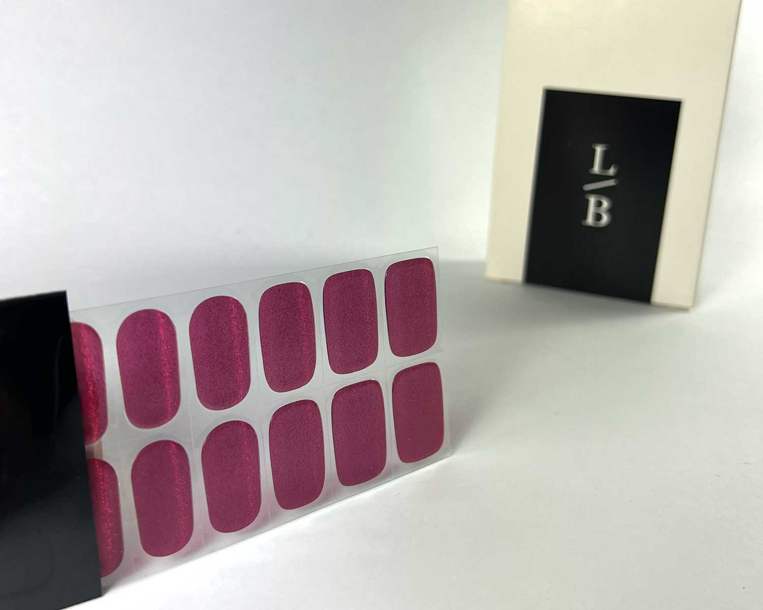 cherry-cats-eye-semi-cured-gel-nail-angle-black-strip