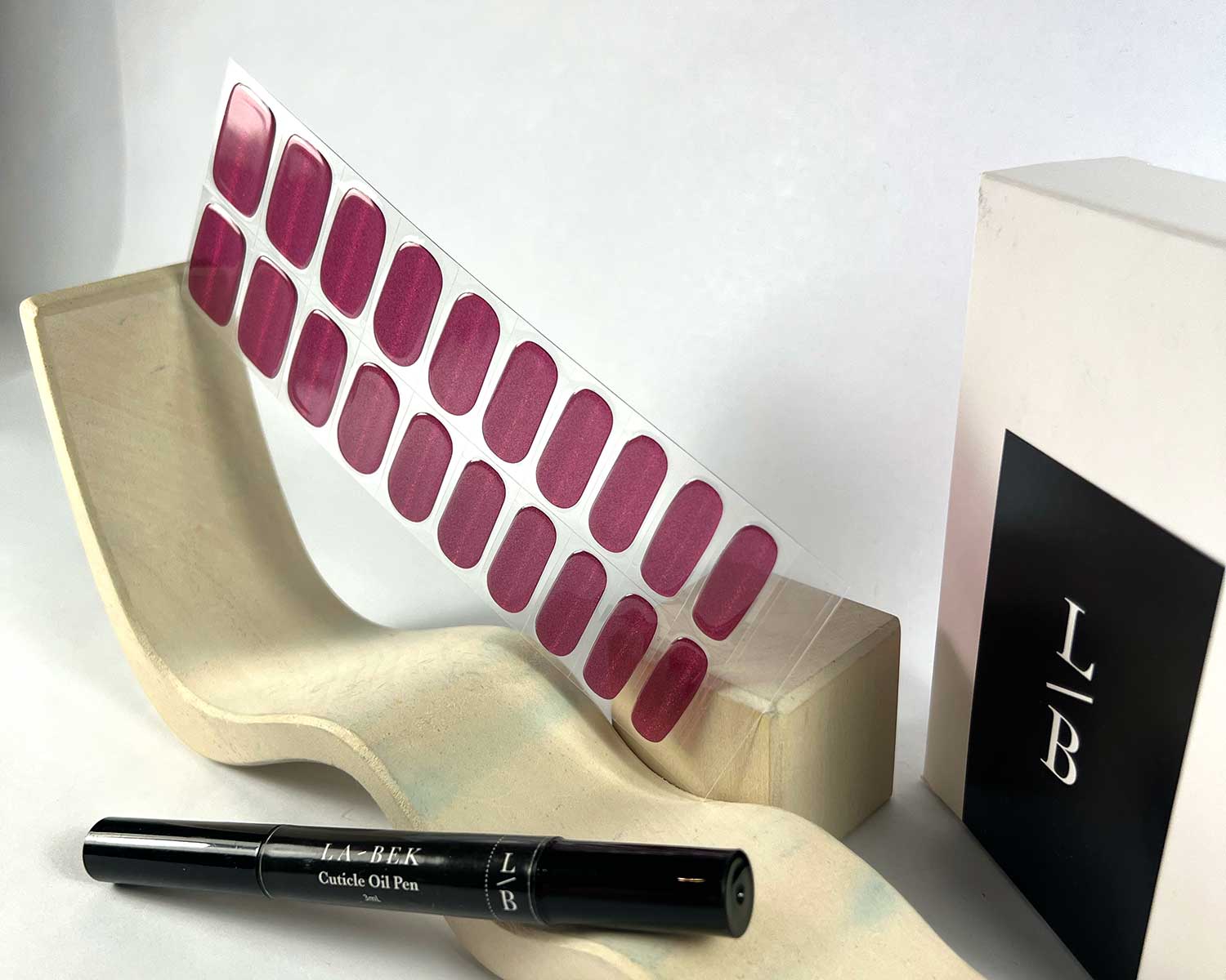 cherry-cats-eye-semi-cured-gel-nail-mock2