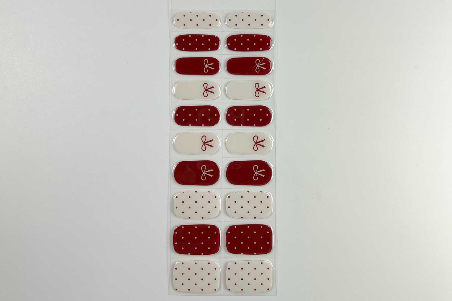 polka-dot-present-semi-cured-gel-nails-strip