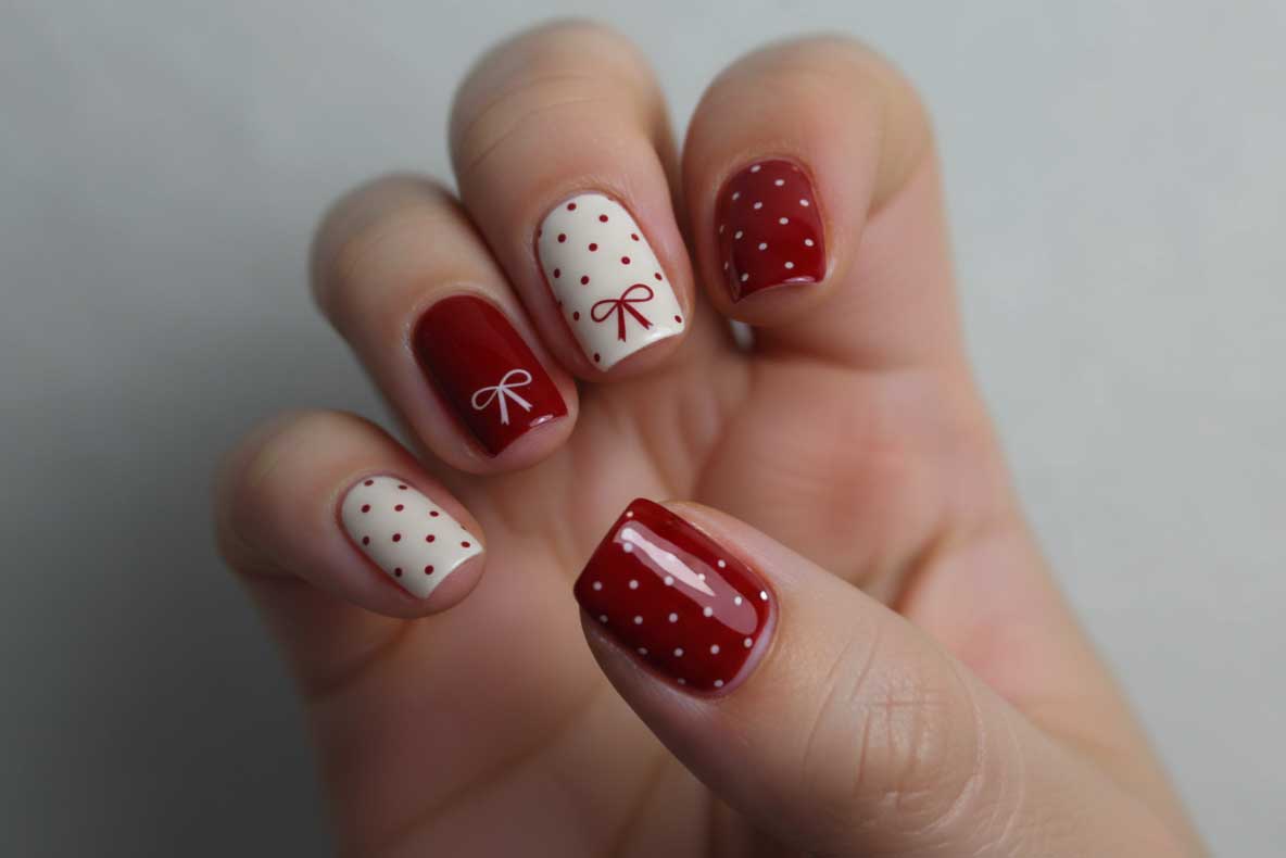 polka-dot-present-semi-cured-gel-nails-on-hnad