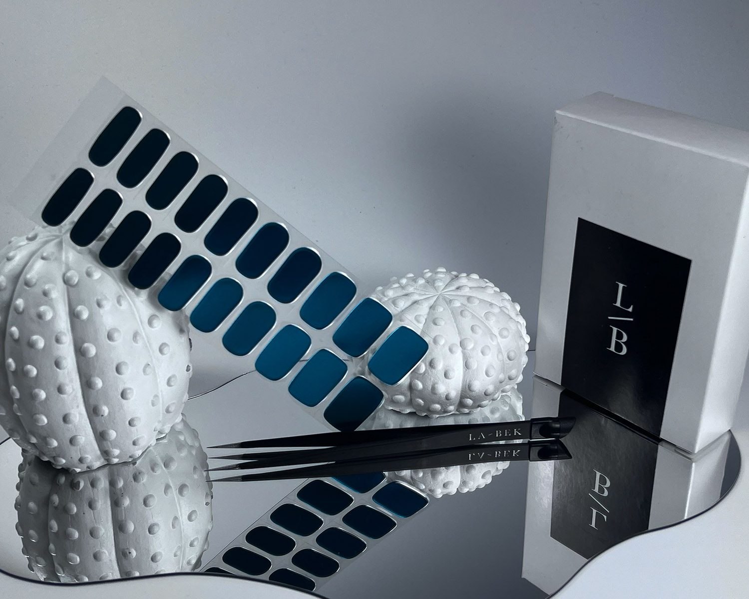 New-colour-files_0000_teal-chrome-semi-cured-gel-nails-mock-6