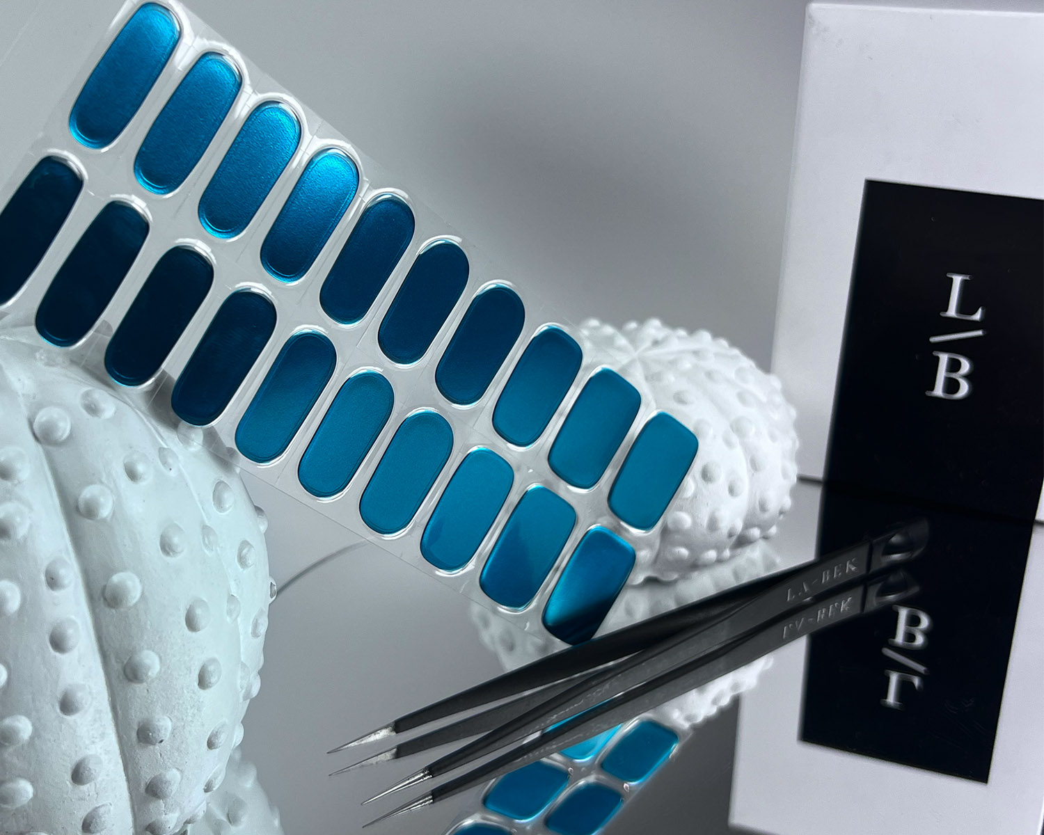 New-colour-files_0001_teal-chrome-semi-cured-gel-nails-mock-5