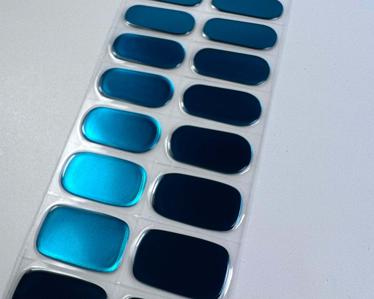 New-colour-files_0005_teal-chrome-semi-cured-gel-nails-mock