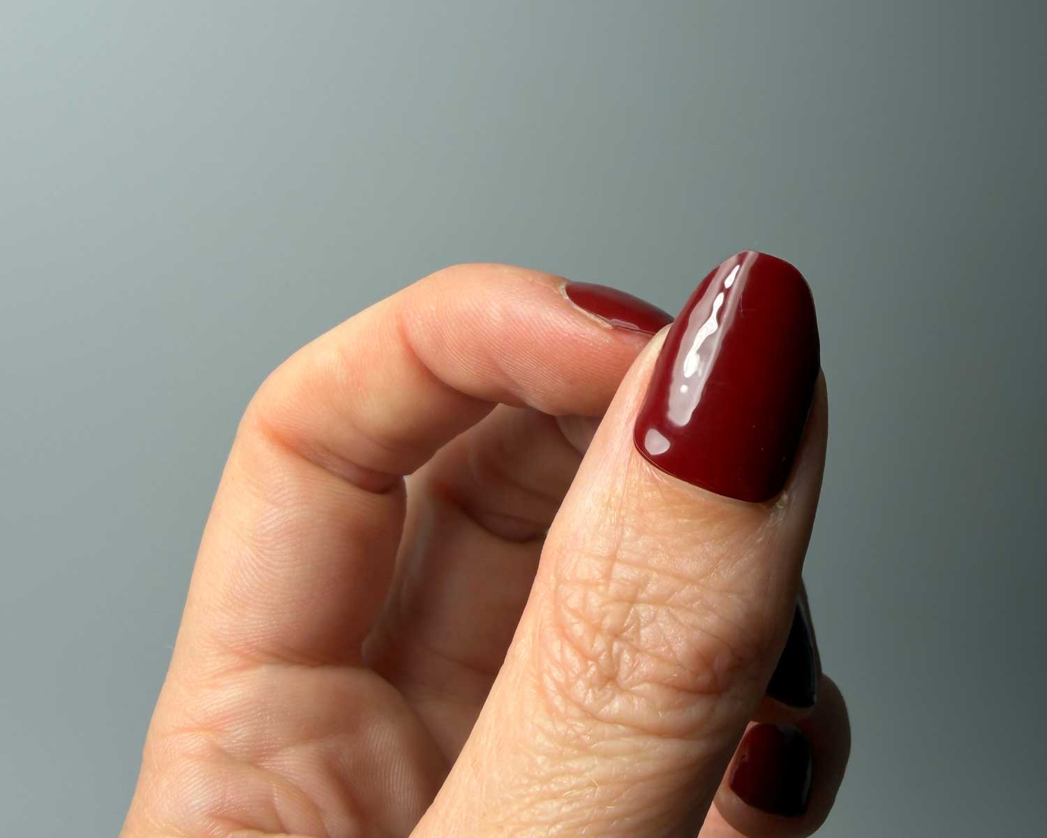 uv-free-gel-nail-wrap-maroon-la-bek-australia-on-hand-4