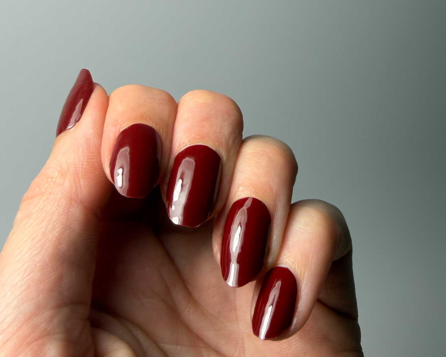 uv-free-gel-nail-wrap-maroon-la-bek-australia-on-hand-3