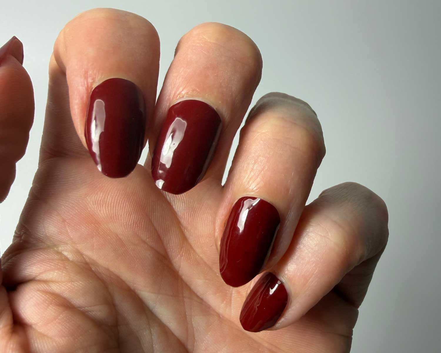 uv-free-gel-nail-wrap-maroon-la-bek-australia-on-hand